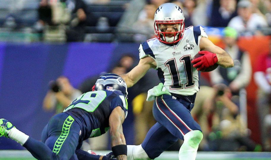 (020115 Glendale, AZ) New England Patriots wide receiver Julian Edelman gets past Seattle Seahawks free safety Earl Thomas as the New England Patriots take on the Seattle Seahawks in Super Bowl XLIX in Glendale, AZ. (Sunday,February 1, 2015). Staff